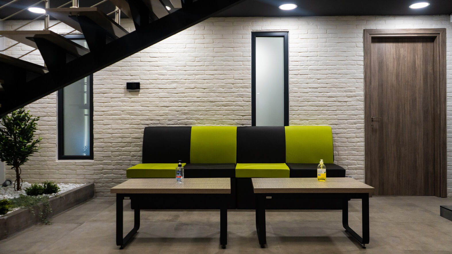 thumbnail frontistirio